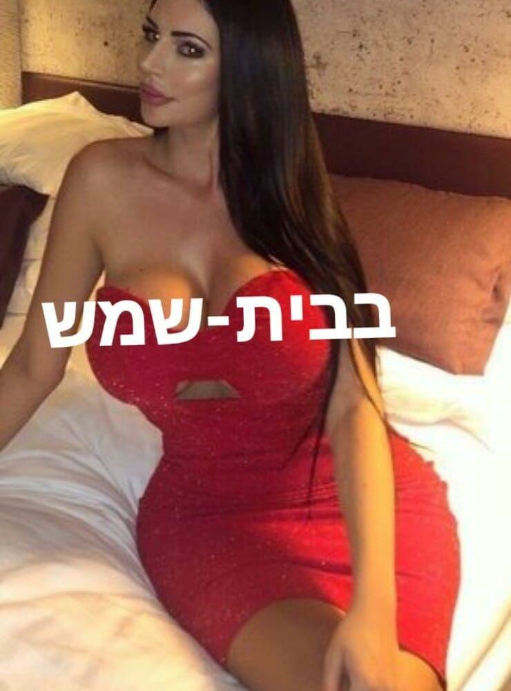 רונה-לי סטודנטית מושכת