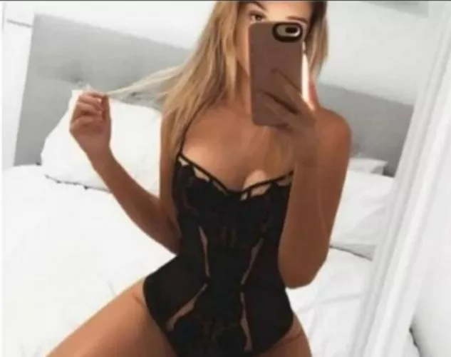 מילה מחכה לך בדירה שלה מילה מחכה לך בדירה שלה